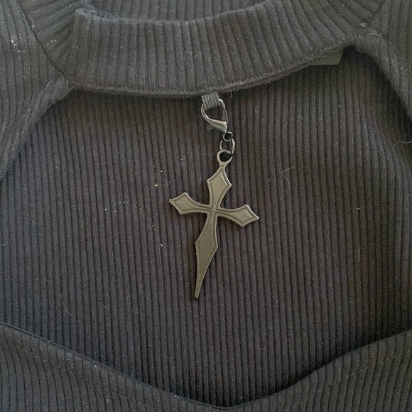 KILLSTAR - Double crossed long sleeve top. Never worn - Picture 2 of 5